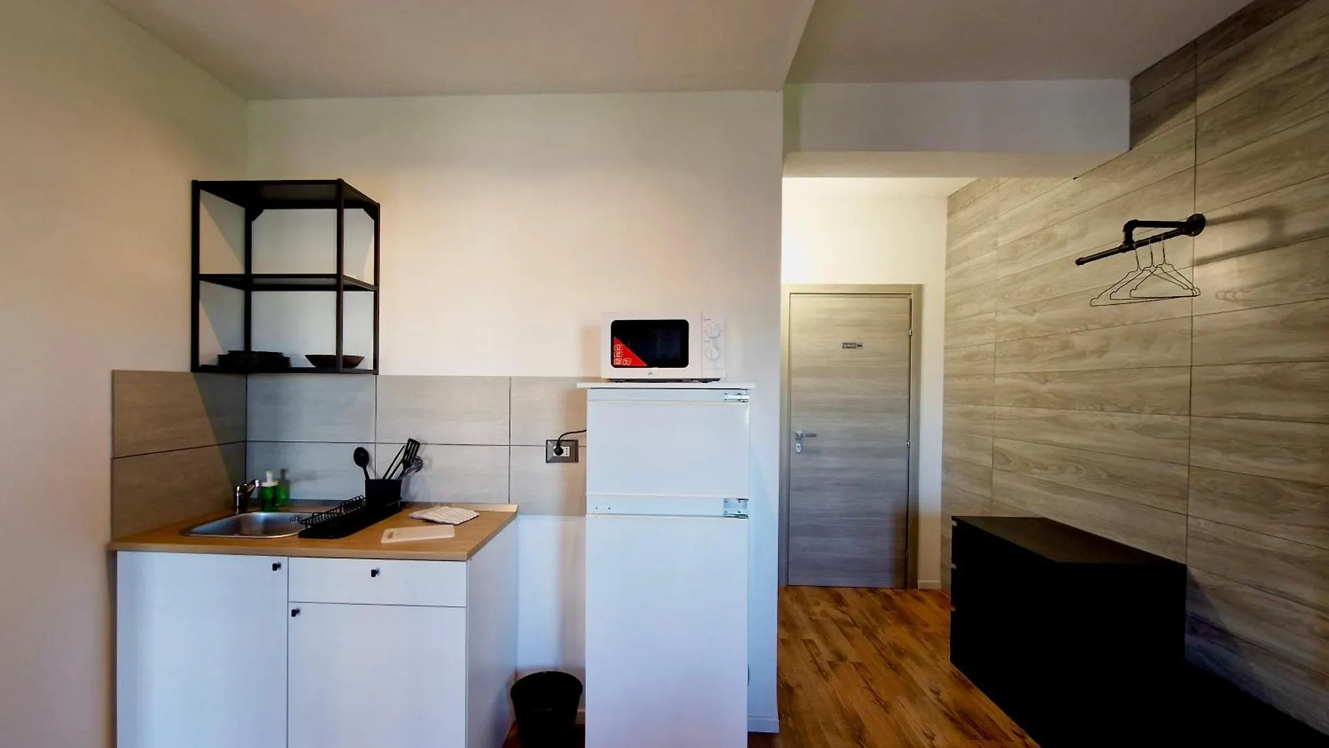 Cambria Rooms & Apartments Catania 0*,  Italy